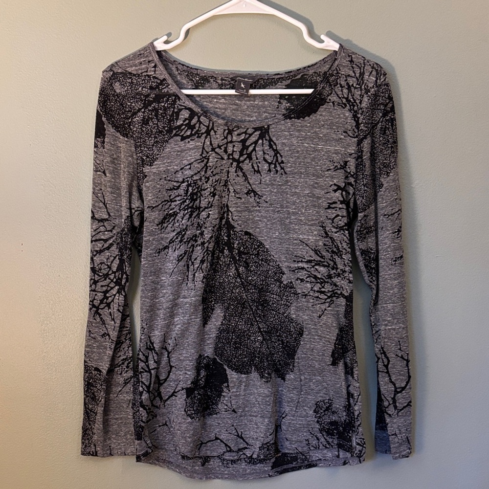 Eddie Bauer Gray and Black Leaf Forest Graphic Women's Shirt Size Small - Picture 1 of 6